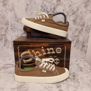 Pre-owned cariuma OCA lows